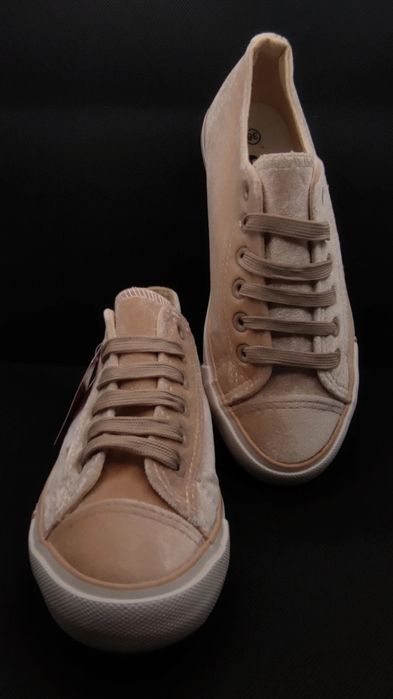 Tenisi dama.catifea bej cu steluță