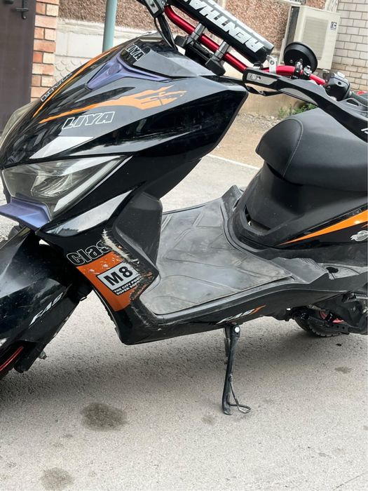 Продам скутер м8 про