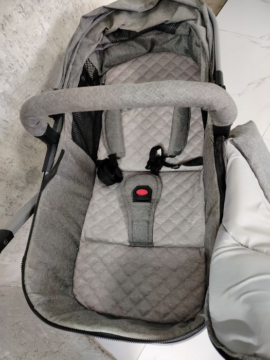 Продам десяткую коляску универсальная