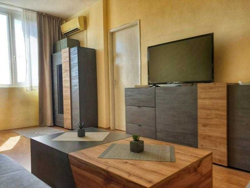 Дава се под наем Двустаен апартамент в Бургас, Братя Миладинови - 50 кв.м за 357 € - Снимка #1