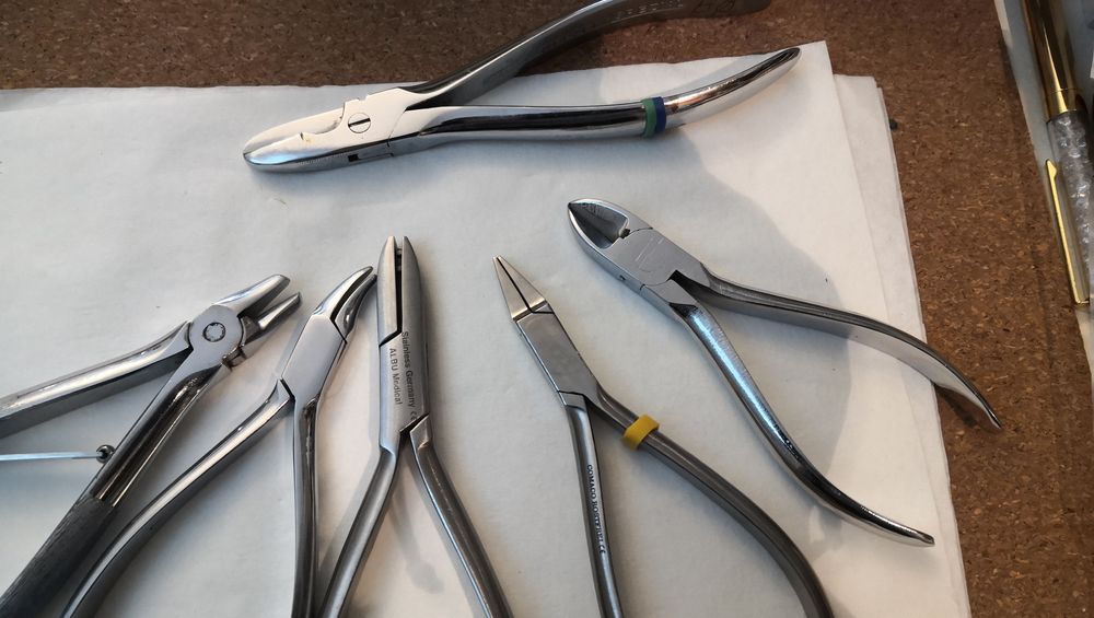 Помощтна метална маса