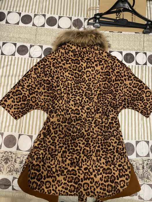 Дамски тренчкот с яка от естествен косъм