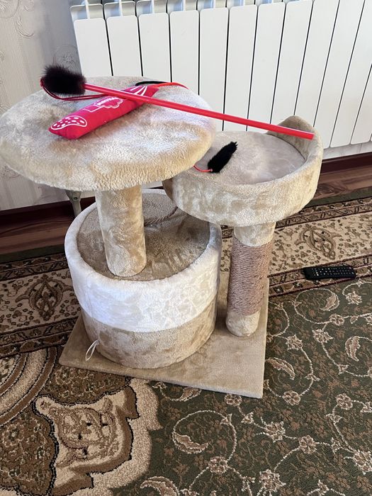 Когтеточка для кошек с лежанкой