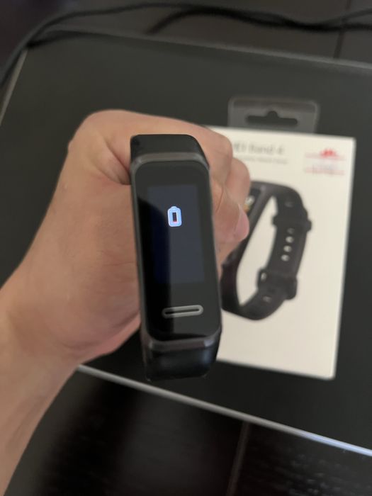 Huawei Band 4 Продам фитнес-браслет в