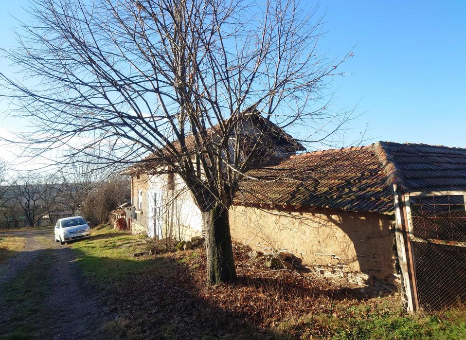 Къща в село островче