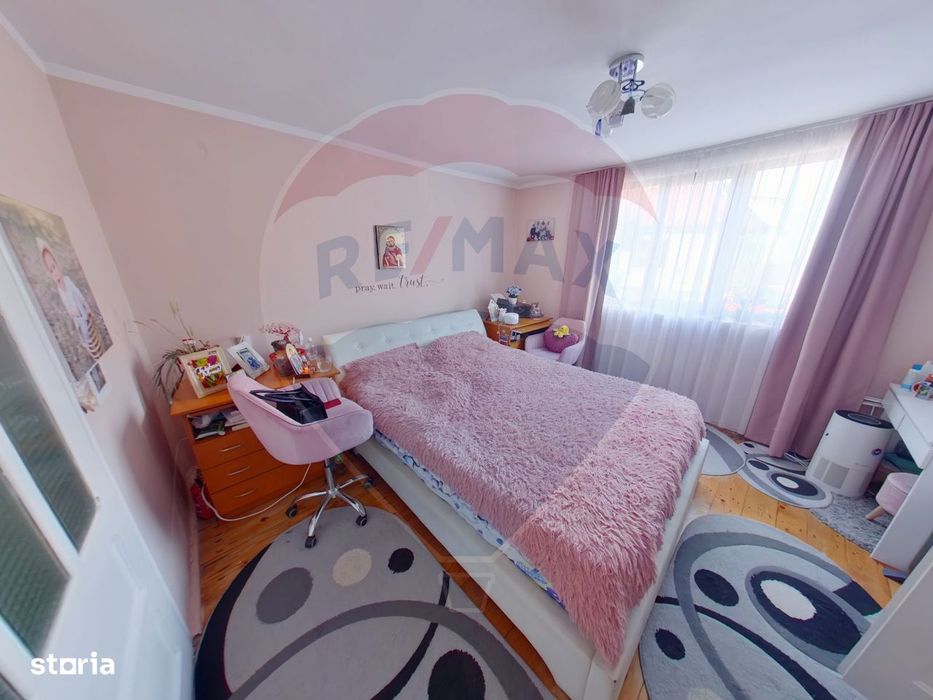 Casă cu 6 camere, DE VÂNZARE, str. Eroilor