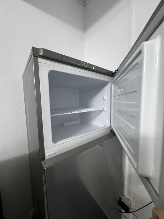 frigider cu două uși Arctic gri metalizat