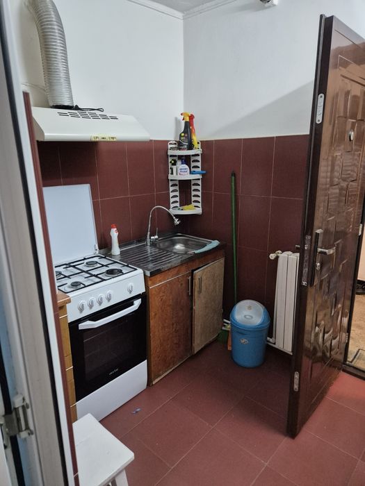 Vând     Garsoniera