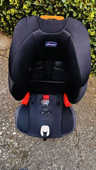 Столче за кола Chicco Isofix