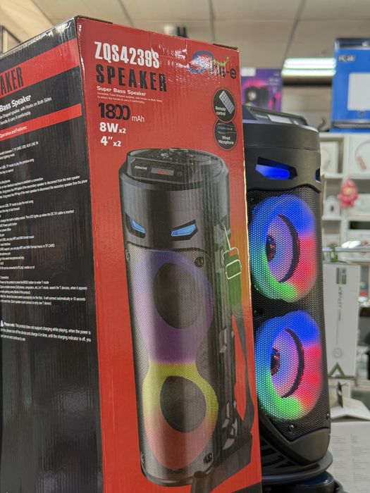 Музыкальная колонка микрофон