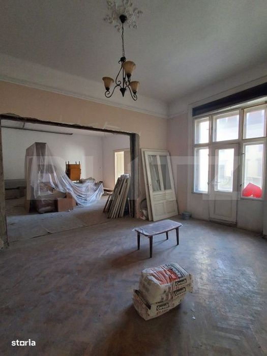 Spatiu comercial 160 mp + terasa 40 mp, langa Piata Sfatului – Centr