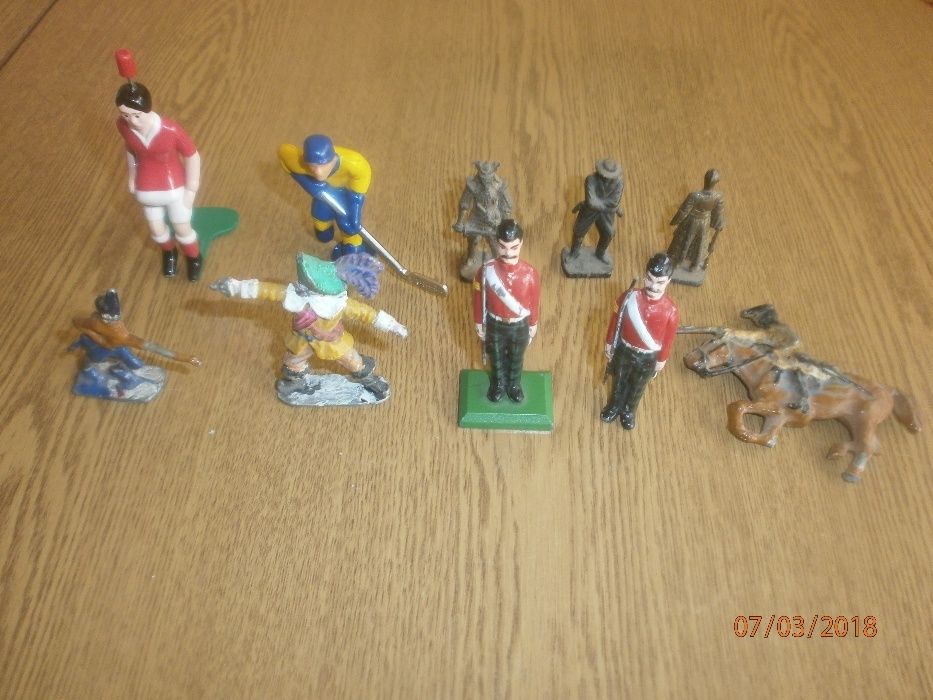 Играчки - смърфове,оловни войници и други