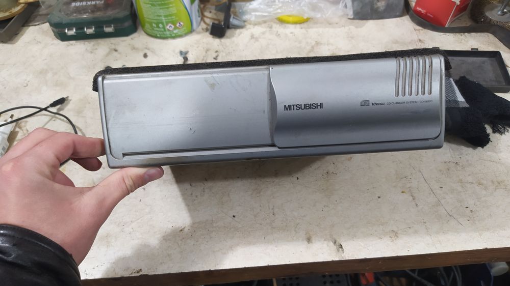 CD changer за Mitsubishi l200
