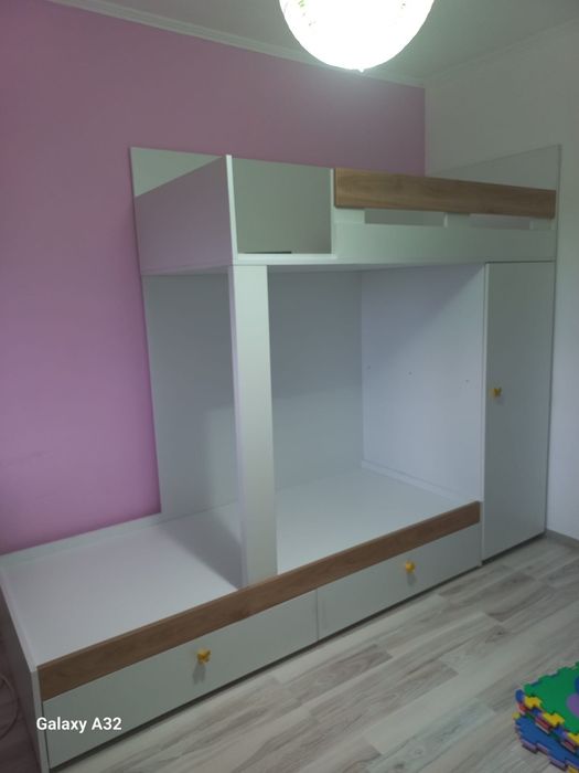 Apartament 3 camere decomandat.
