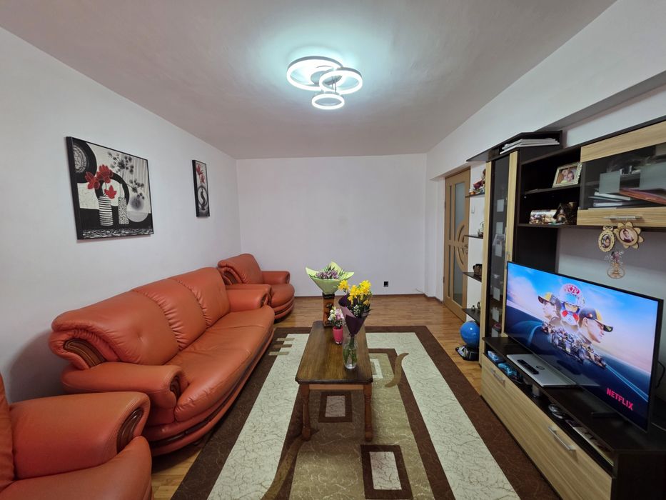 Vânzare apartament 4 camere, etaj 1