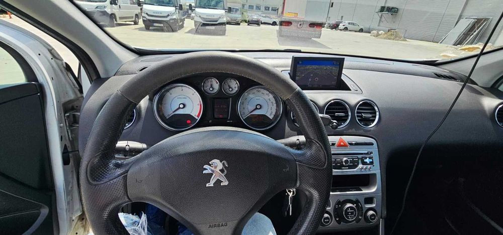 Urgent! Peugeot 308 SW /2013 / 1.6 HDi / Plafon Panoramic // Jante 17" aluminiu // Navigație 3D