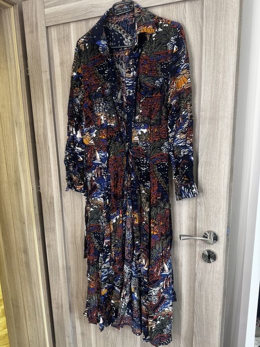 Ефирни дамски рокли на Oysho, Zara, Stradivarius и LCW