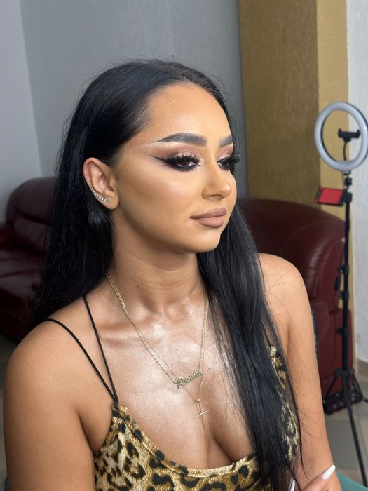 Make up artist & Hairstylist