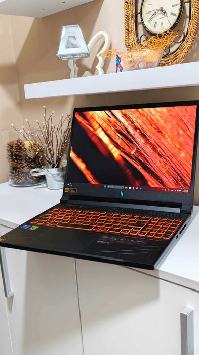 Acer Nitro V16 + Гаранция + Подарък!