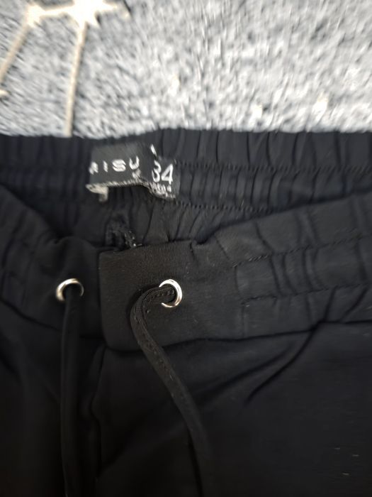 Pantaloni sport Amisu