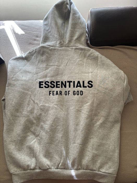 Суичър Essentials