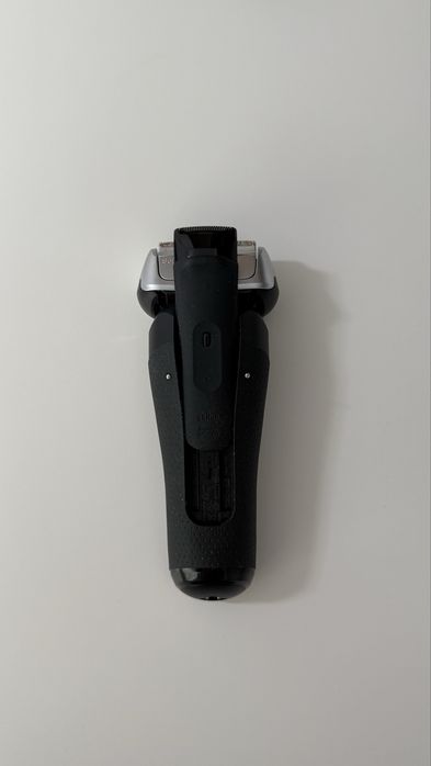 Aparat de ras electric Braun Series 8 8410s, Suport de incarcare, Trusa de voiaj, Negru