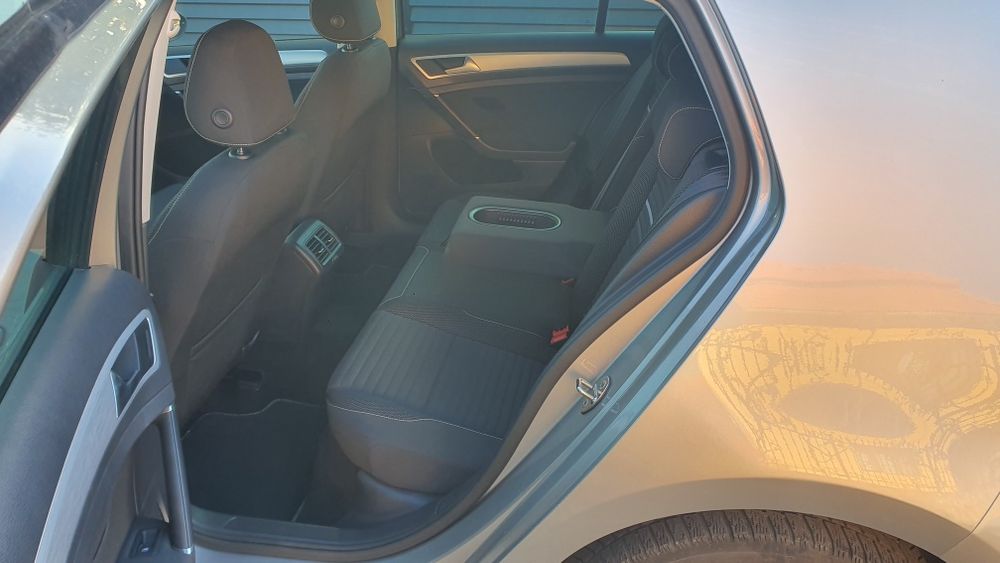 Golf 7 CUP Euro 6 Cutie Automata Fara Ad Blue  Navigatie, Park Asist,incalzire in scaune,comenzi volan,cornering