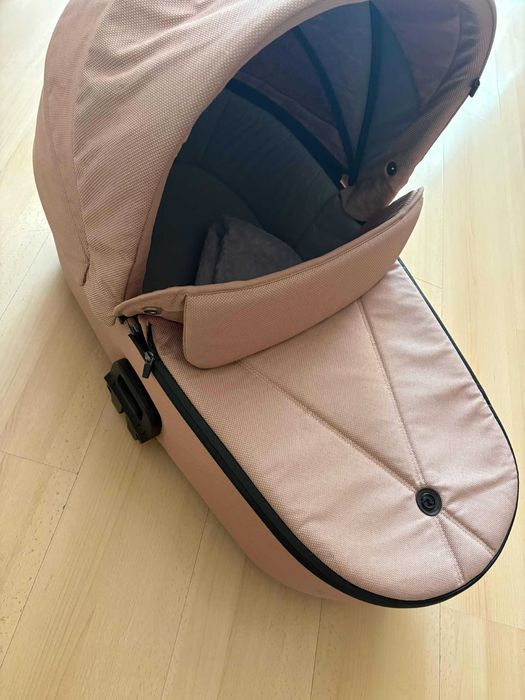 Бебешка количка 2 в 1 BASS NEXT ROSY MOOD - ROAN + столче за кола