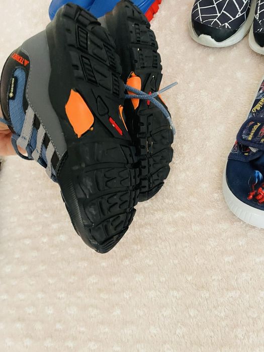 Маратонки, боти и пантофи детски общо всичко за 30лв