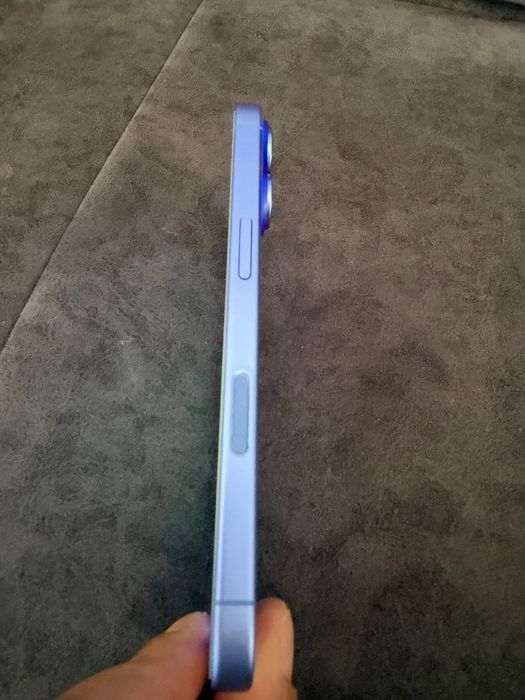 смартфон iPhone 16