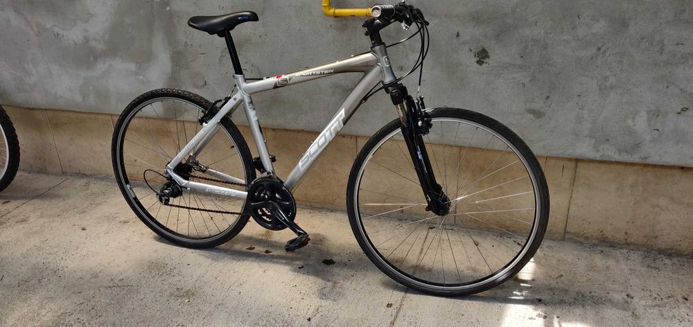 Bicicleta de oras Scott cu roti de 28 inch cadrul de aluminiu
