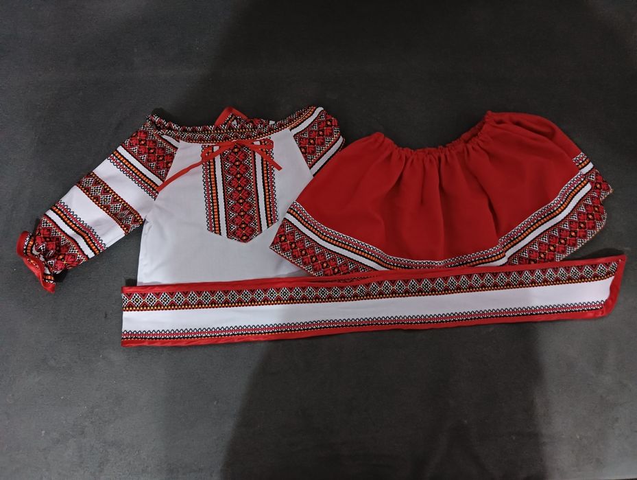 Costum national pentru fete