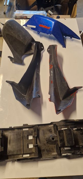 Suzuki GSXR 600 și 750 K8 K9 2008 2009  carena laterala codita stop