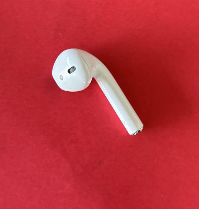 Продавам слушалка AirPods 2