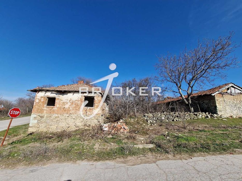 Продава се Къща в с. Маслиново, Област Хасково - 300 кв.м за 34 €/кв.м - Снимка #1