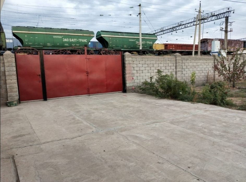 Дом продаётся 12 соттык ЖД Вокзалда