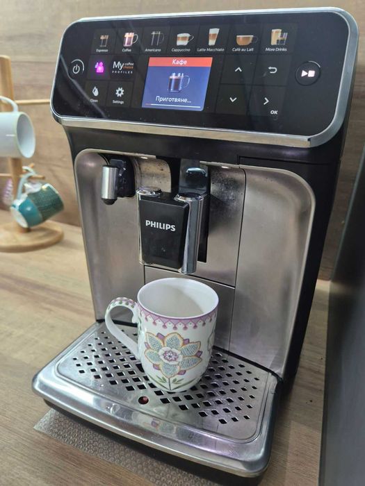 Philips LatteGo 5400, модел EP 5447/90 - внос , с БГ меню в оригинална