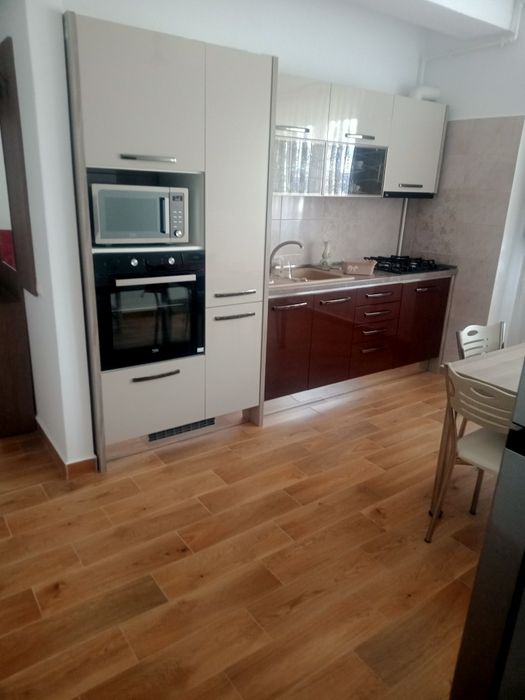 Închiriez apartament