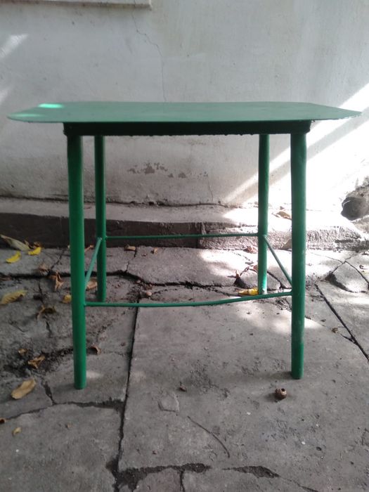 Продам железный стол