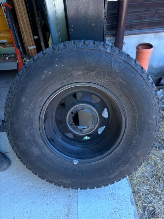 Cauciucuri 285/75/16 cu jante nissan patrol/toyota 6 gauri