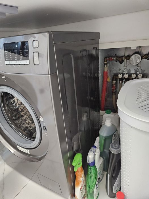 Masina spalat Samsung slim cu uscător impecabilă