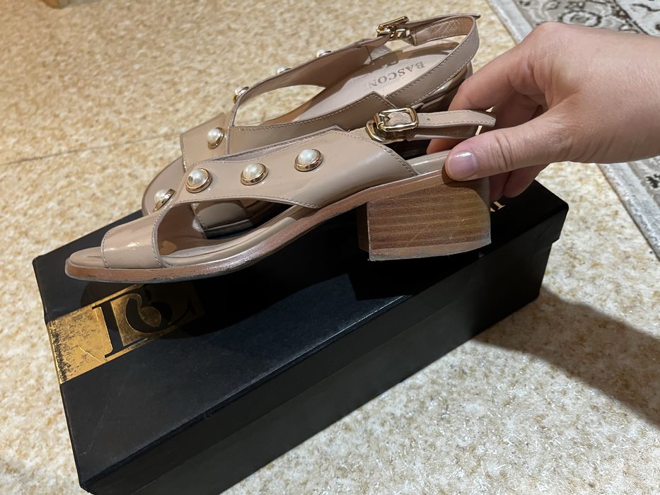 Продам босоножки 35размер