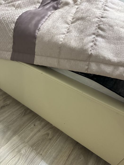 Продам двуспальную кровать