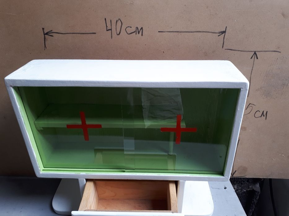 ретро българска дървена домашна аптечка от соца