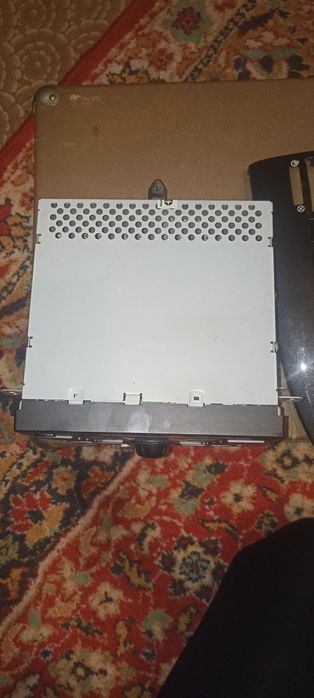 Продаю магнитофон и панель с часами от джентры. Заводские