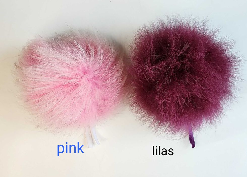 Продавам помпони от естественна кожа