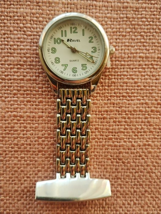 Ретро часовник нов.