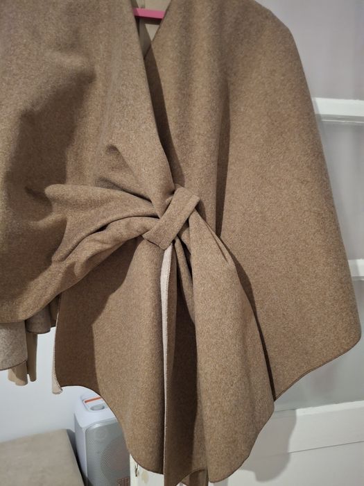 Poncho din lana  de vanzare