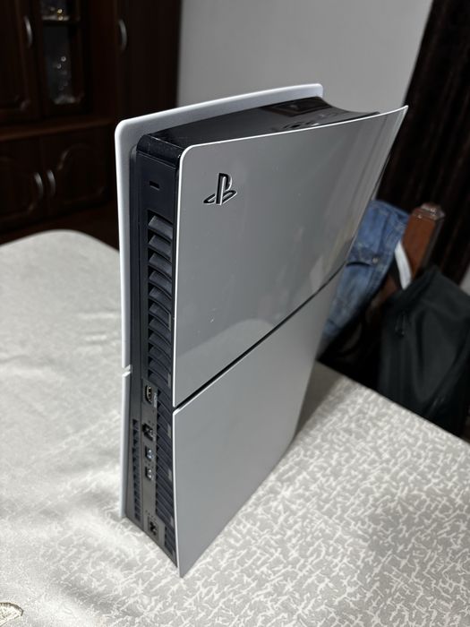 PlayStation 5 Slim,1T stocare,perfect functional,varianta cu disc+digital edition,+2 discuri(Gta 5,FC25)