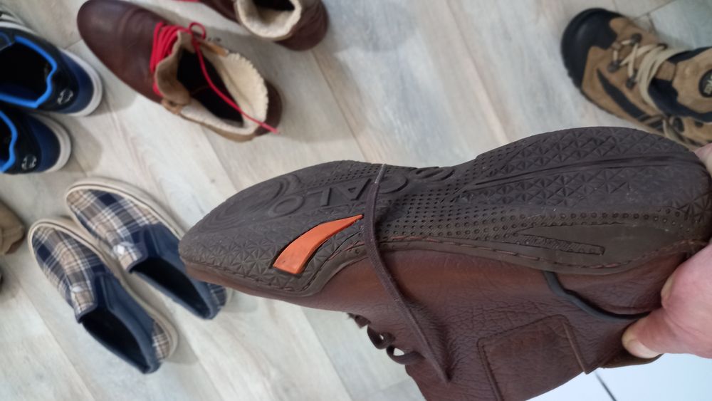 Обувки номер 41/42 цената е за всичките обувки 120лв.